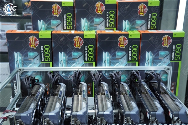 越南用七块RTX 5090打造AI服务器：总功耗超4000W