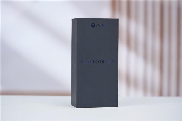 全球首款骁龙8至尊版小折叠！联想moto razr 60 Ultra图赏