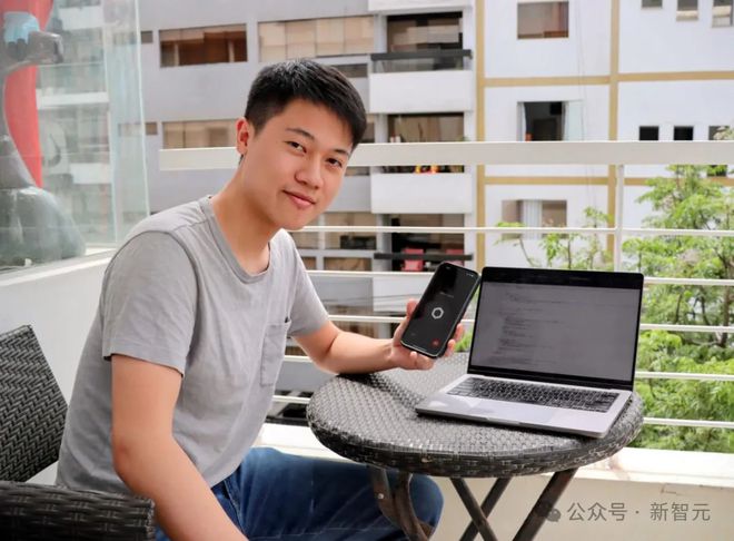 大学文凭成废纸？AI暴击美国00后！他哥大退学成千万富翁，我却还要还学贷